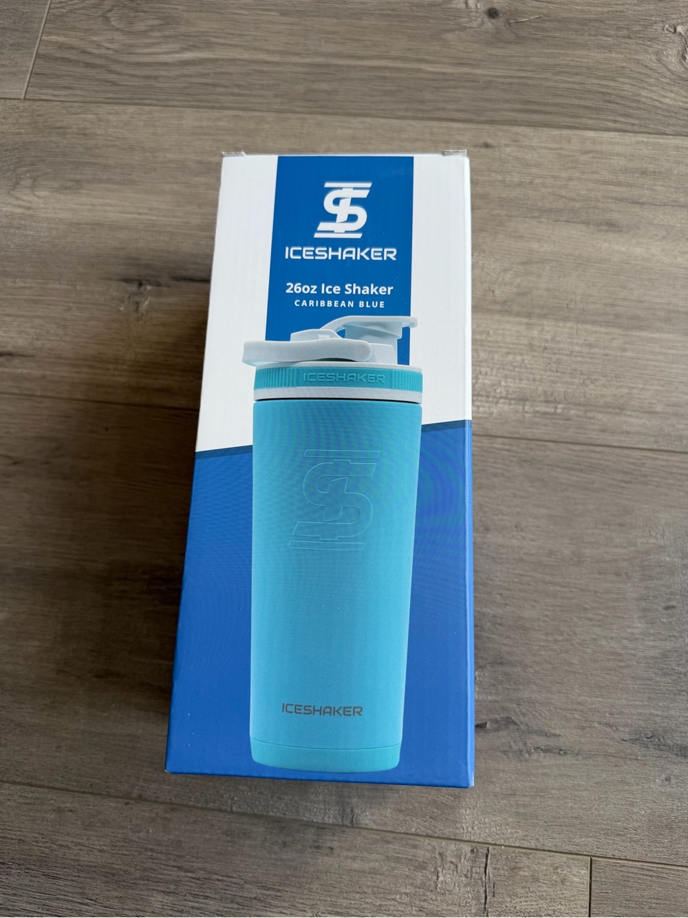 NIB Ice Shaker 26 ounce Ice Shaker - Caribbean Blue